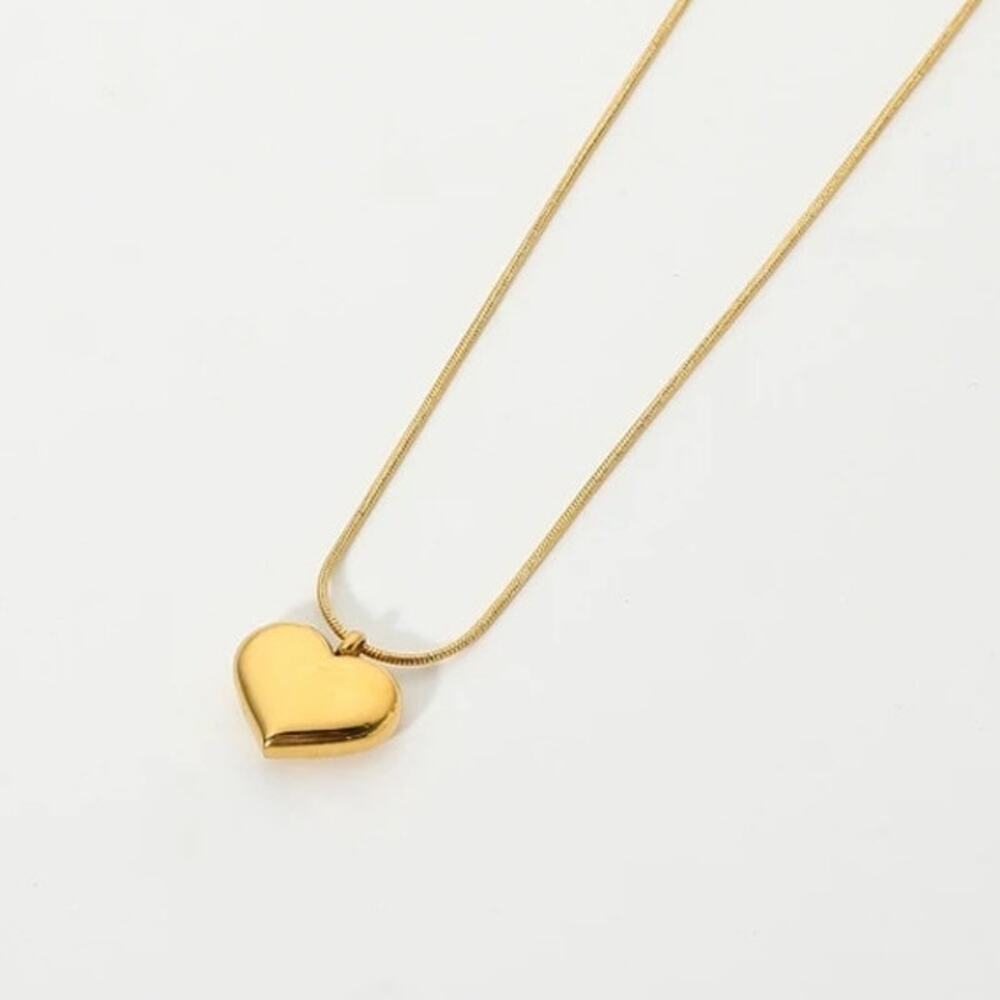 Heart Pendant Necklace 18K Gold Plated - Picture 10 of 11